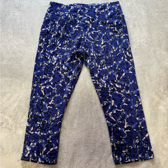 Nike Dri-Fit Capri Leggings - Picture 4 of 4